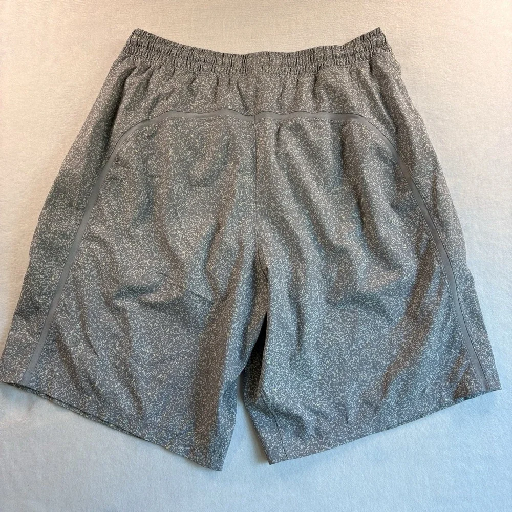 Lululemon Shorts Mens L Jitter Dot Gray Pace Breaker Lined Stretch Zip Pocket
